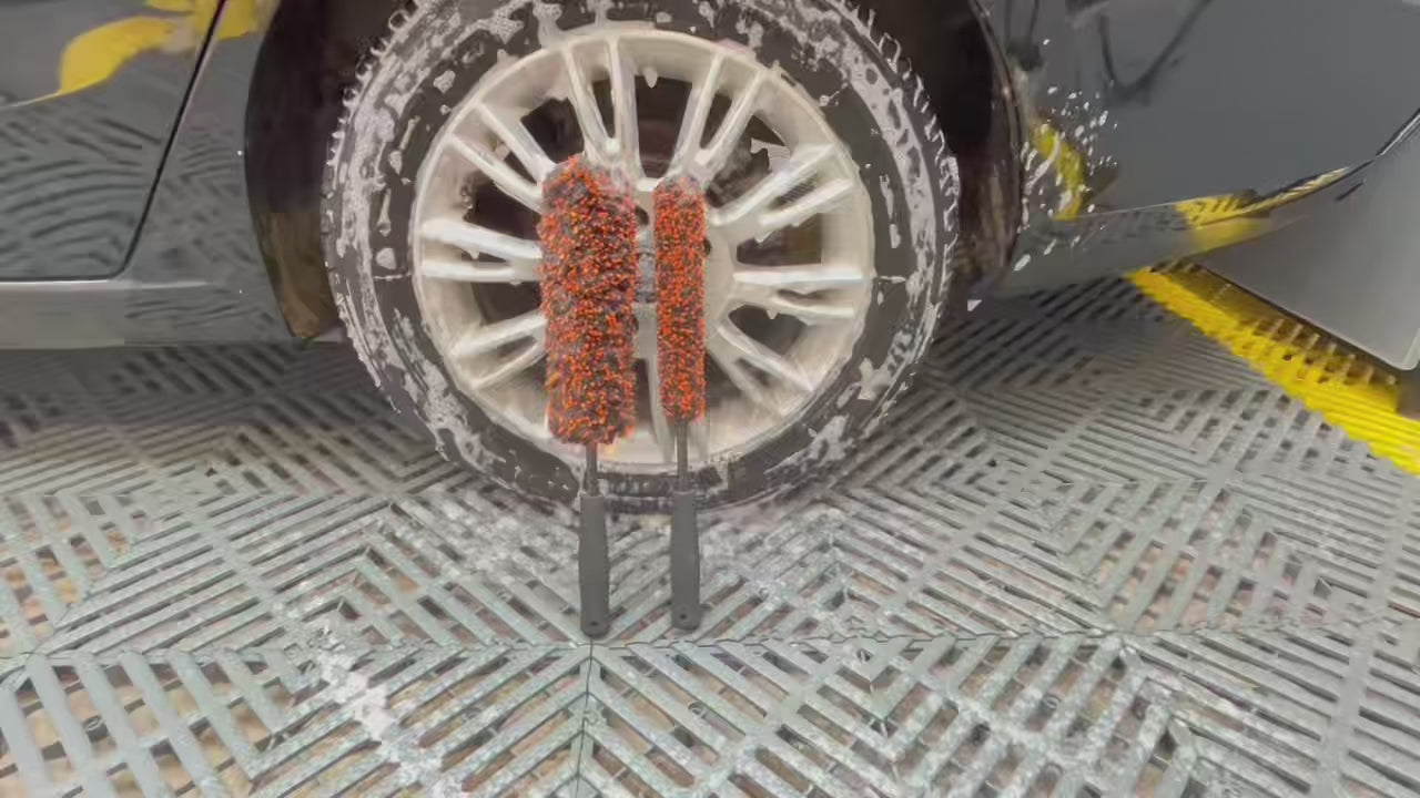 Microfiber Bendable Wheel Detailing Brush, Soft No-Scratch for Car Rims - Orange ShineShop.xyz.